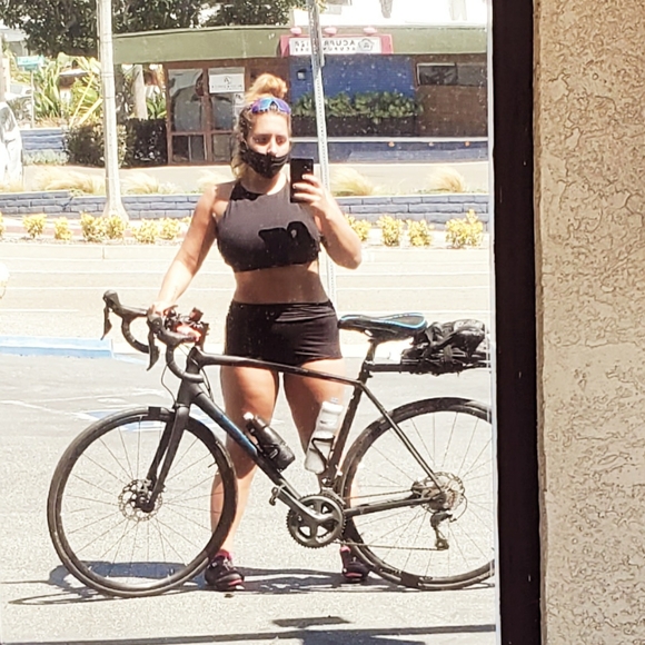 Meet your Posher, Jessica - Picture 3 of 4